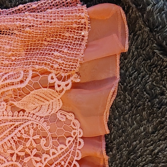 3/$40 Mode De Vie Lace Blouse - Picture 4 of 5